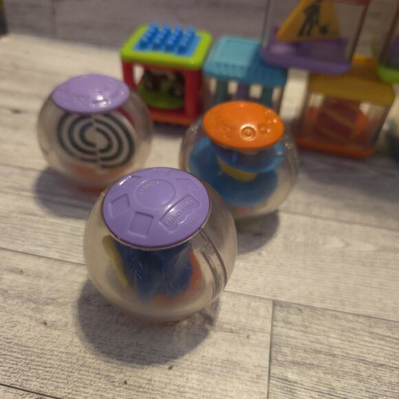 Set of 27 Fisher Price Peek a Boo Building Blocks Sensory Cubes lot Vintage - Picture 2 of 10